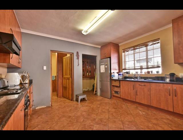 5 BEDROOM HOUSE FOR SALE IN KENSINGTON